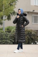 Kapüşonu Püsküllü Su Geçirmez Şişme Mont