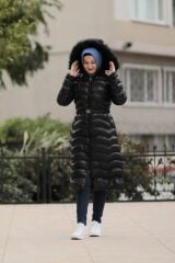 Kapüşonu Püsküllü Su Geçirmez Şişme Mont
