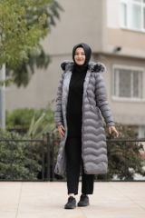Kapüşonu Püsküllü Su Geçirmez Şişme Mont